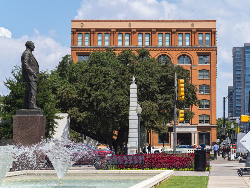 Gallery Talk | 1:00 p.m. | On Assignment in Dealey Plaza