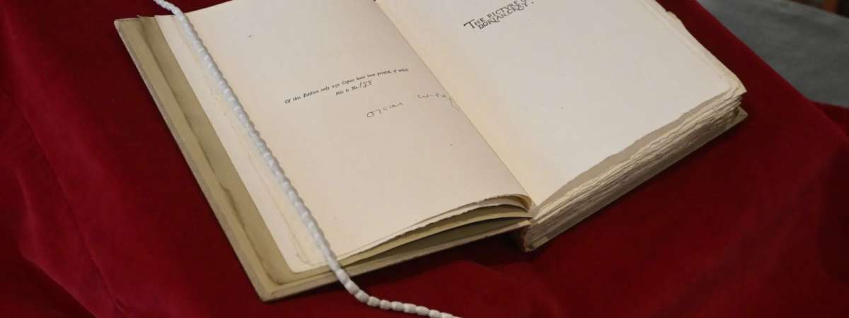 Behind the Bookcase | Oscar Wilde: Shadows Beneath the Spotlight | In-Person