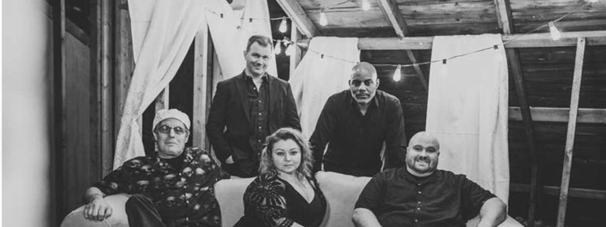 Mandalyn and The Hunters