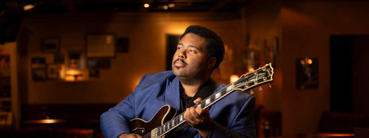 D.K. Harrell w/ Red & His Hot Horns