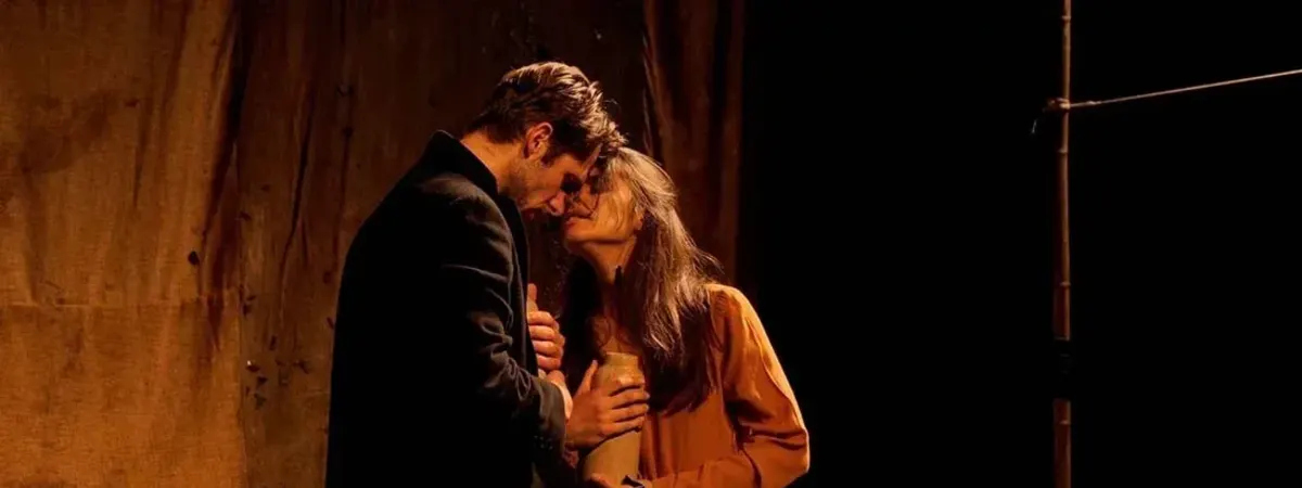 4211 km, written and directed by Aïla Navidi