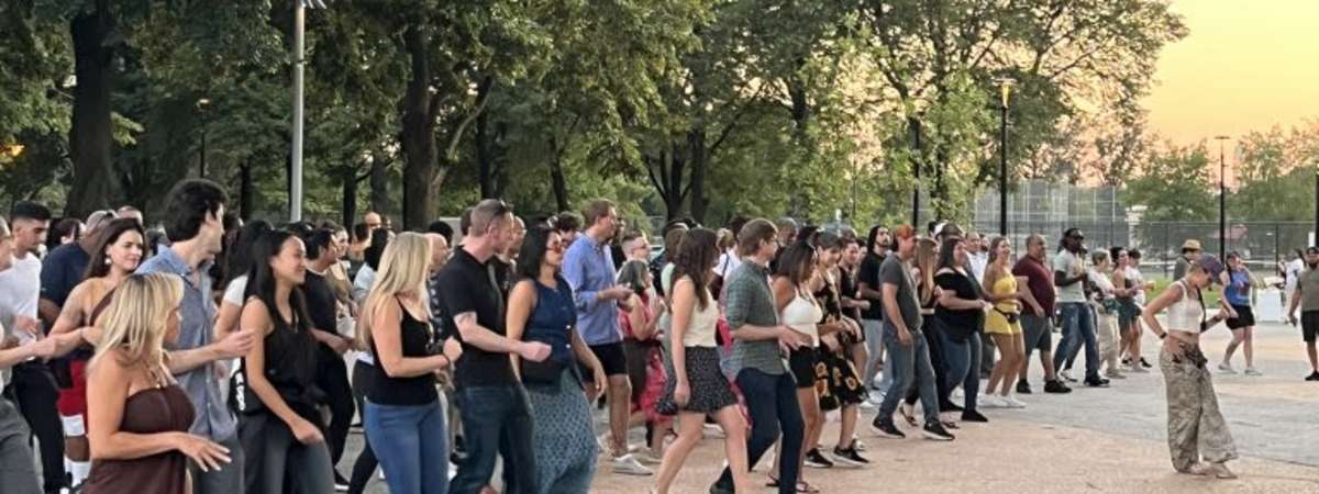 ¡Bailar en FDR! Salsa Class and Social Dance