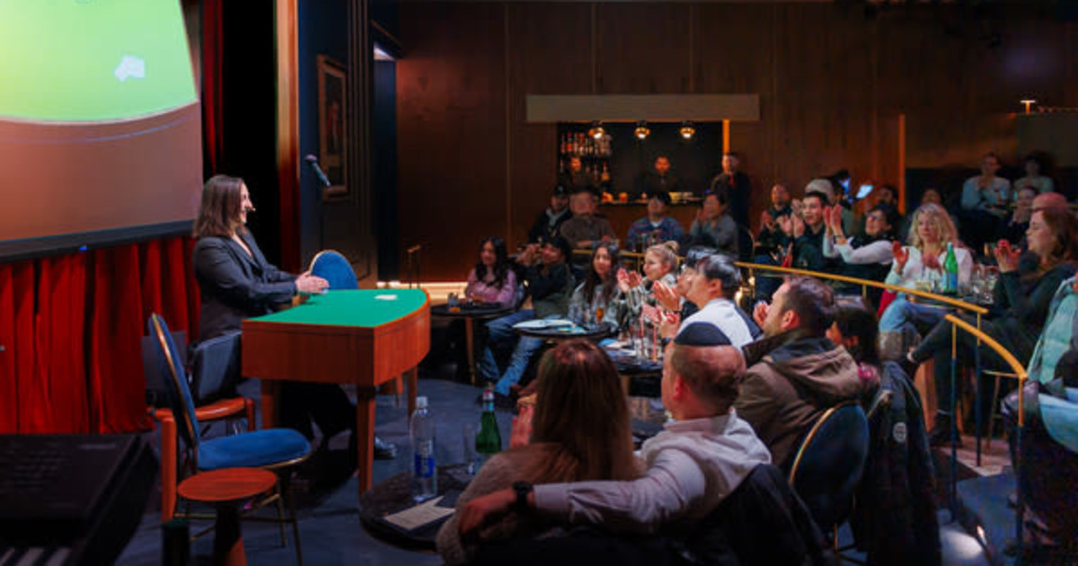 The Close-Up Show at Chicago Magic Lounge