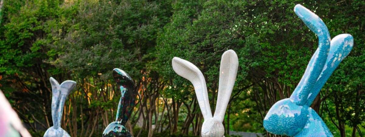 Hunt Slonem: Bunnies, Birds & Butterflies