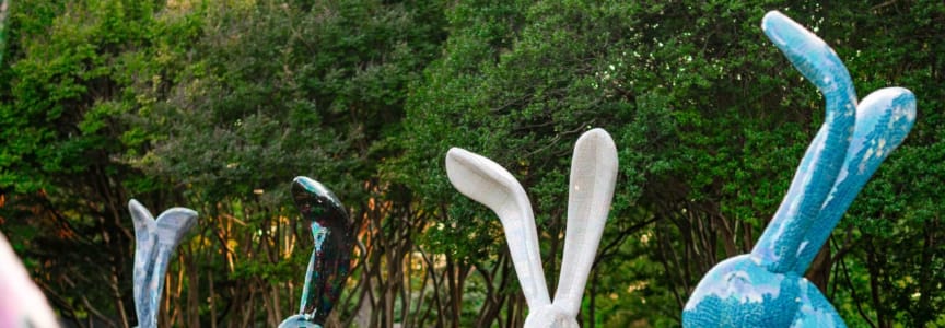 Hunt Slonem: Bunnies, Birds & Butterflies