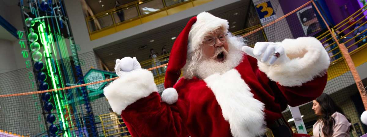 Santa's BIG Snowball Fight