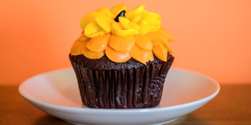 Make & Take: Decorate Cupcakes with Seasonal Flowers