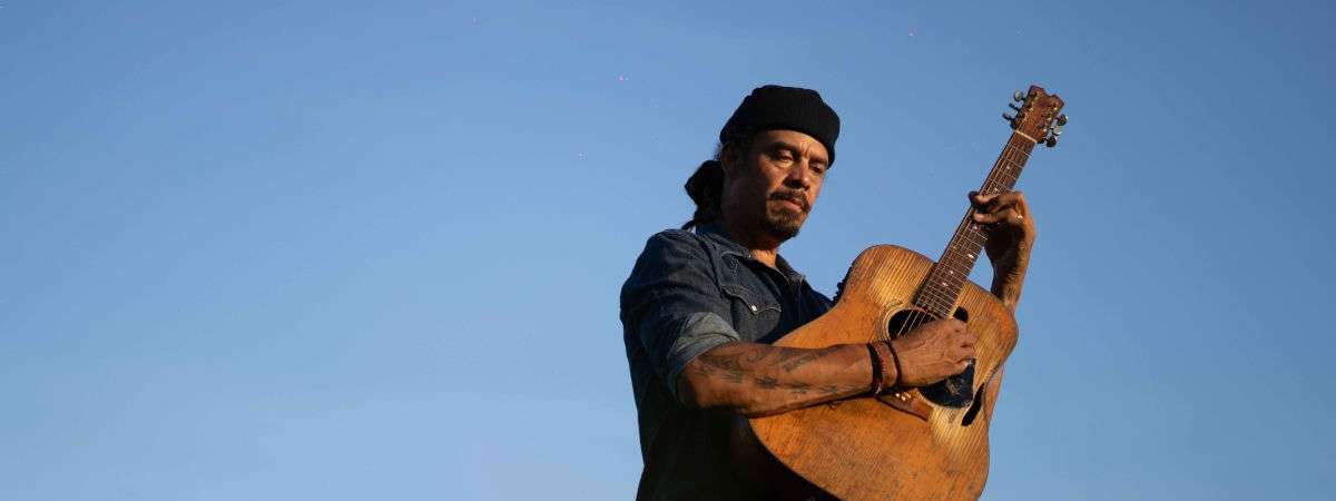 Michael Franti Trio - Heartstrings & Dynamite w/ The Wheeland Brothers (Acoustic)