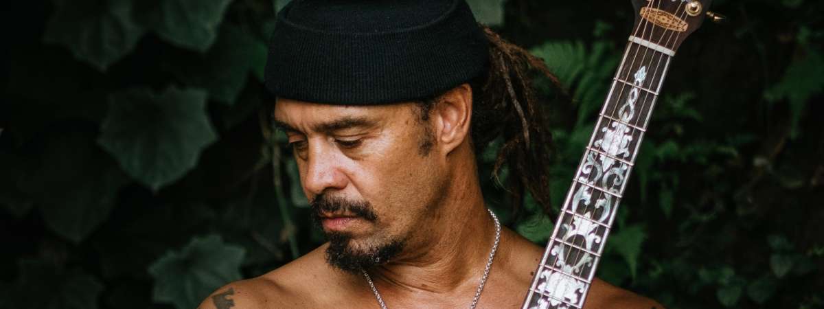 Michael Franti Trio - Heartstrings & Dynamite