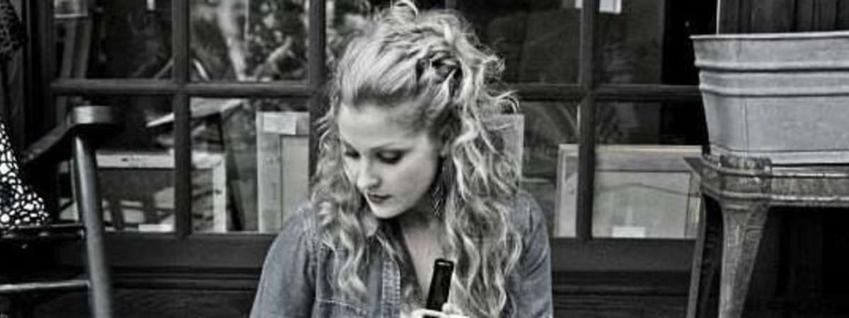 SUNNY SWEENEY | Shiner Sunday Series