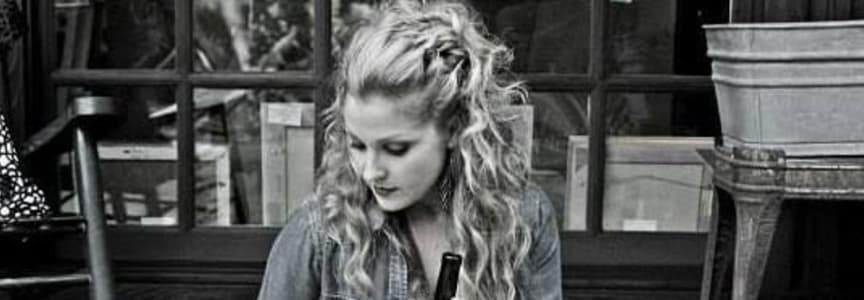 SUNNY SWEENEY | Shiner Sunday Series