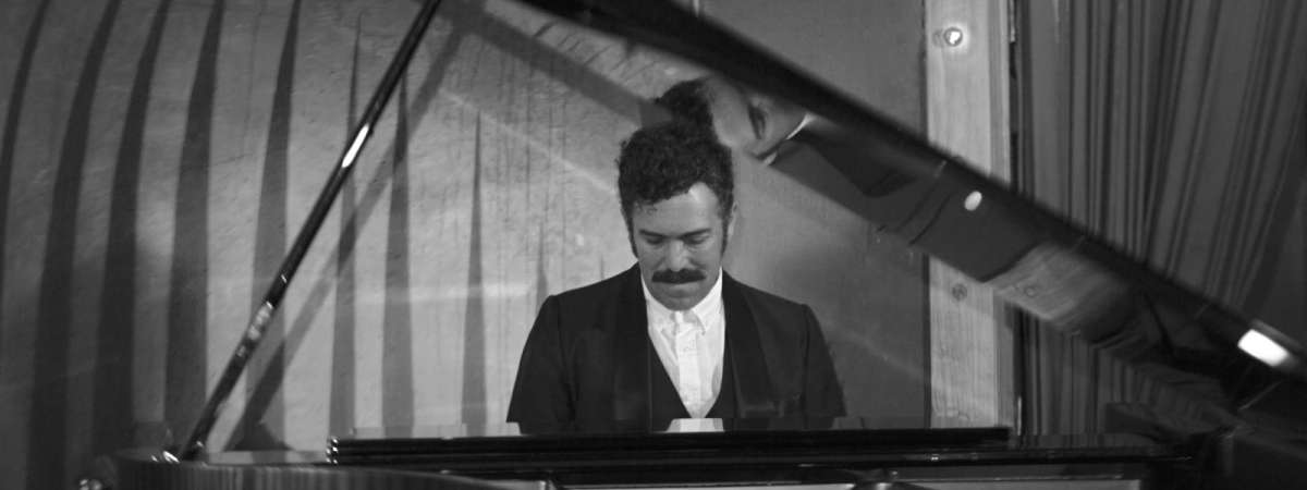 Piano Karaoke with Paul Leschen