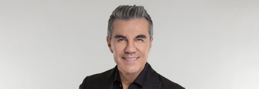 Adrian Uribe: 50 y Pico Tour