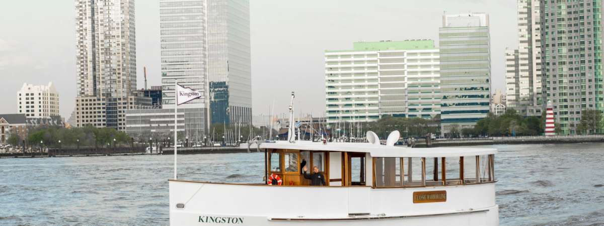 Statue & Skyline Cruise Aboard Yacht Kingston
