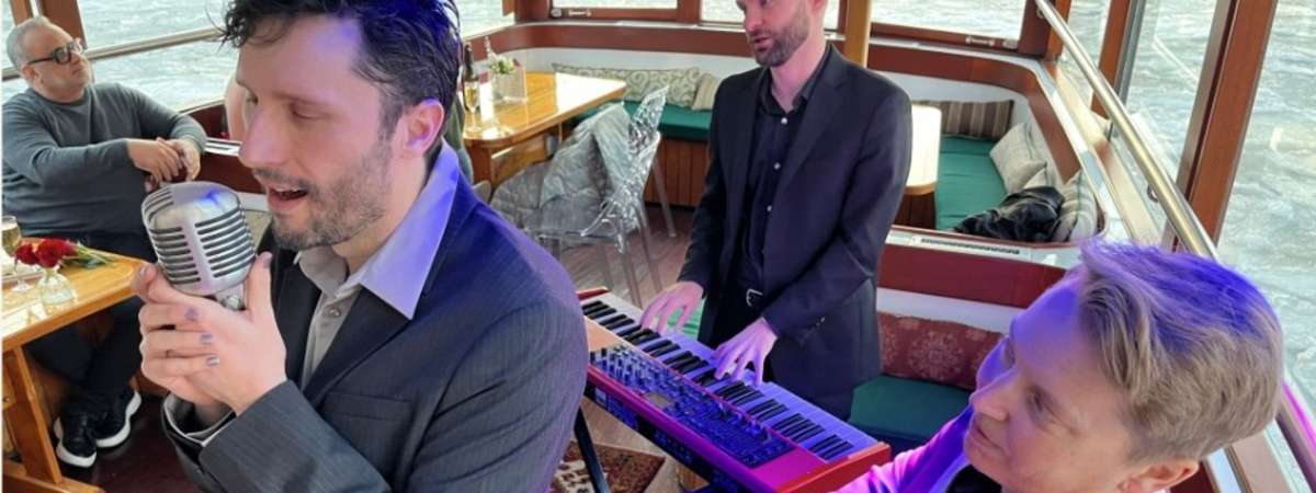 Evening Serenade Cruise: Vocalist & Live Band!