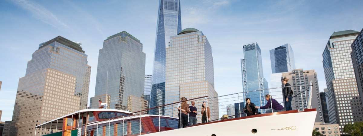 Statue and Skyline Cruise on Yacht Full Moon from Chelsea Piers