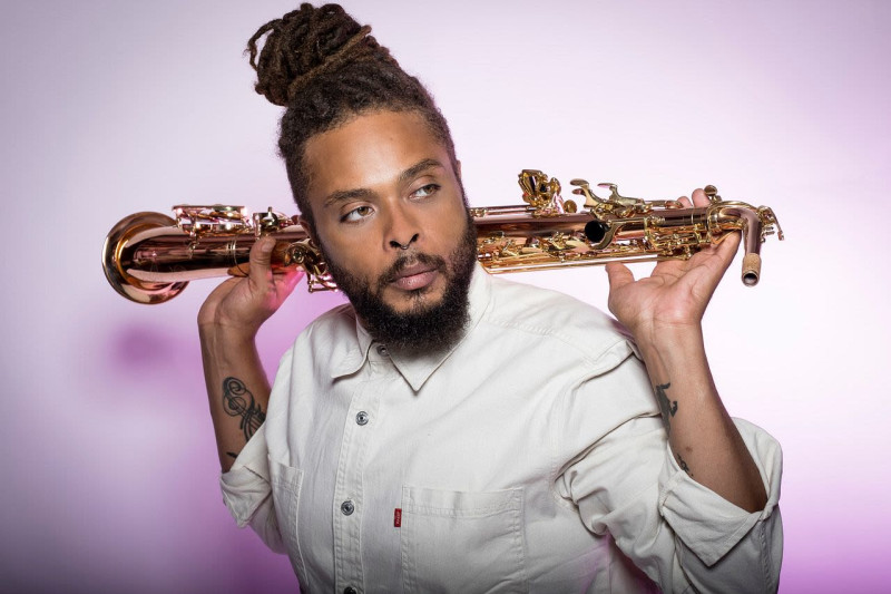 Logan Richardson: blues PEOPLE with THIEFS