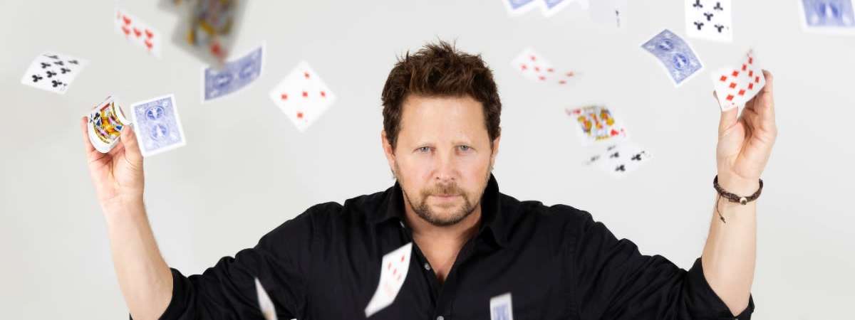 Andy Gross (Seated Show)