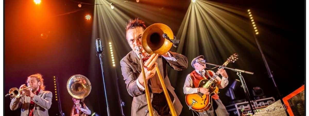 JuJuBees Swing Combo at The Big Top!