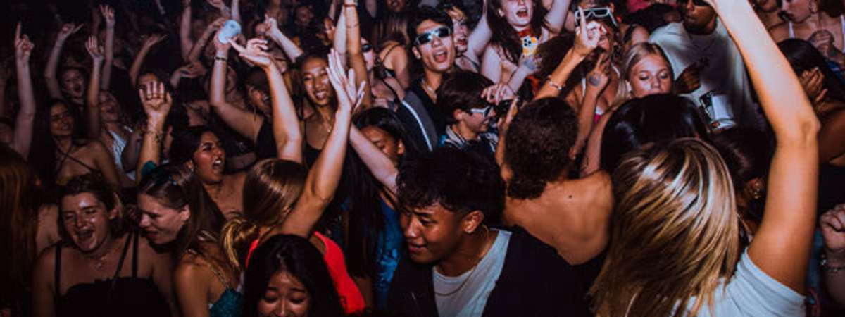 McMenamins and Monqui Present, 2000s Dance Party