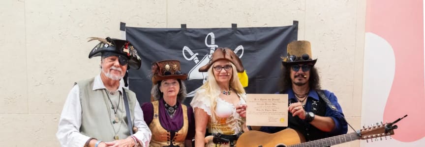Showtime Saturday: A Pair of Pirates