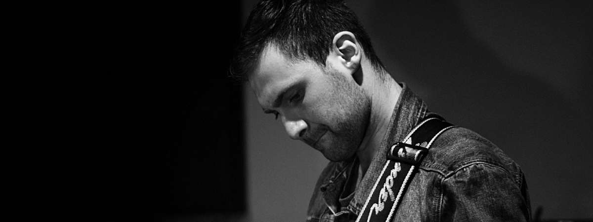 Early Show: Alex Flock (solo)