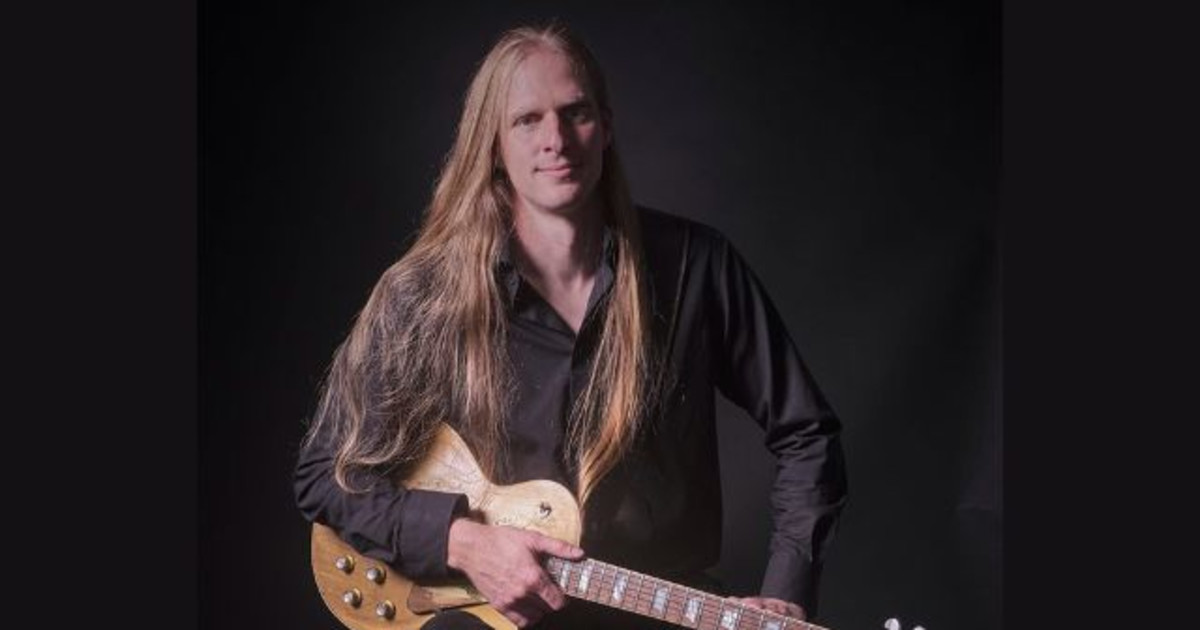 TUESDAY BLUES w/ STEFAN HILLESHEIM!