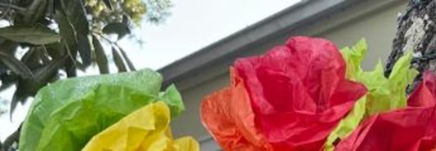FAME First Friday | Flores de Papel