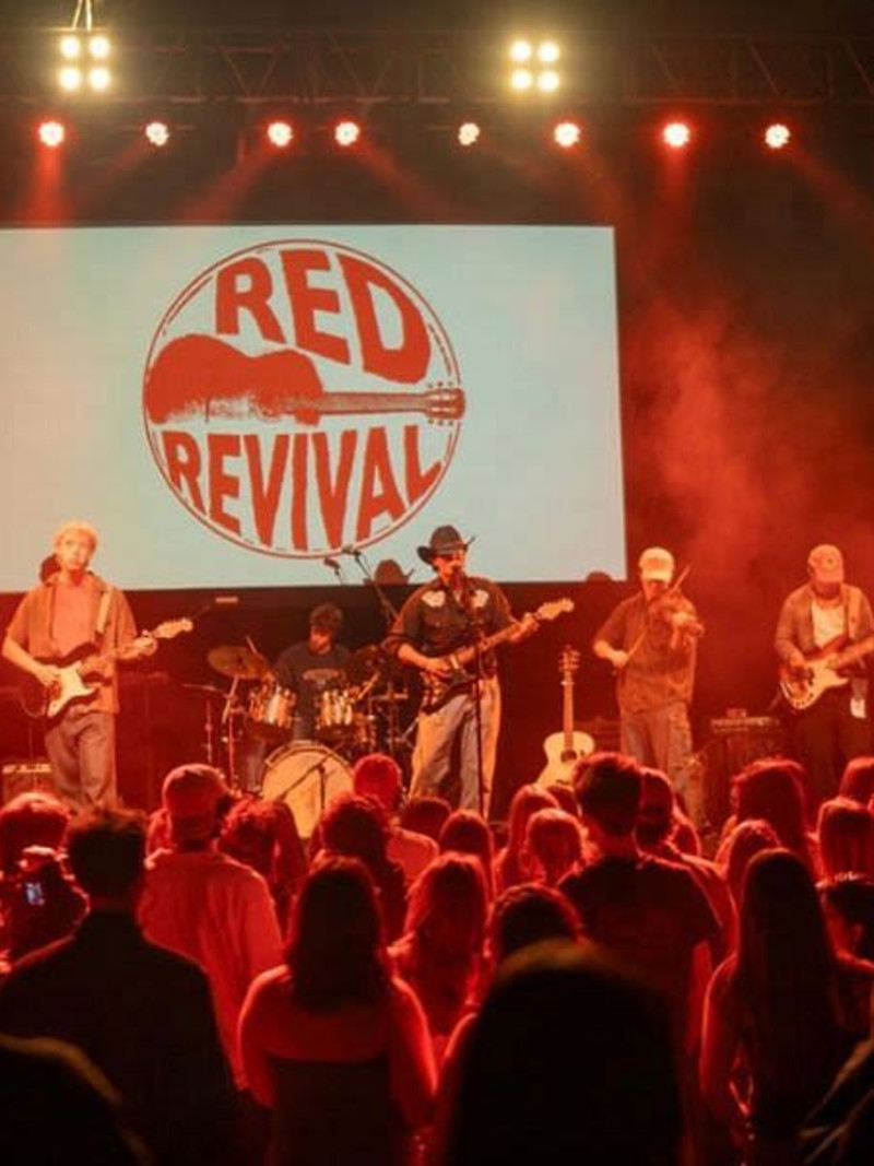 Red Revival with Cascade, Kamfield