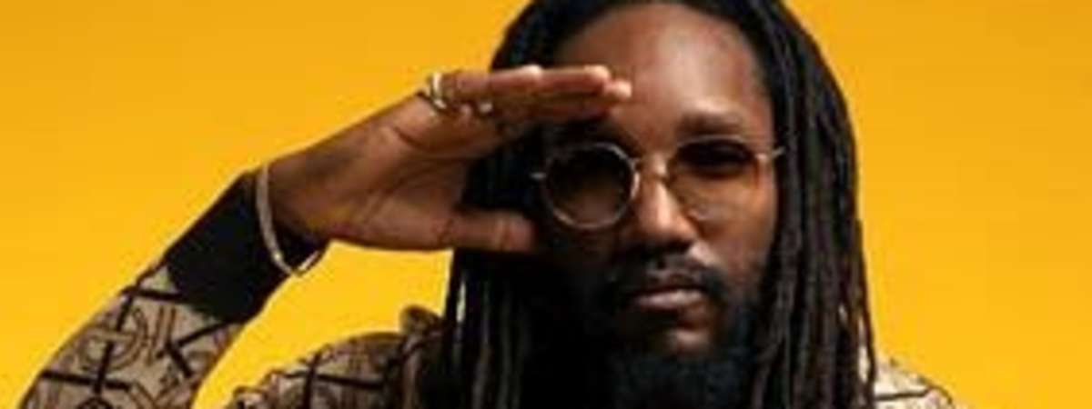 Kabaka Pyramid with Link & Chain