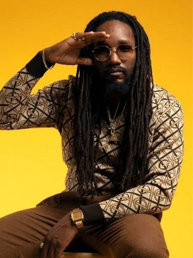 Kabaka Pyramid with Link & Chain