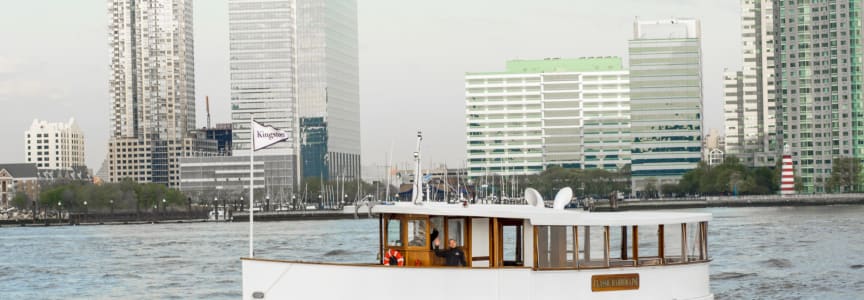 Statue & Skyline Cruise Aboard Yacht Kingston