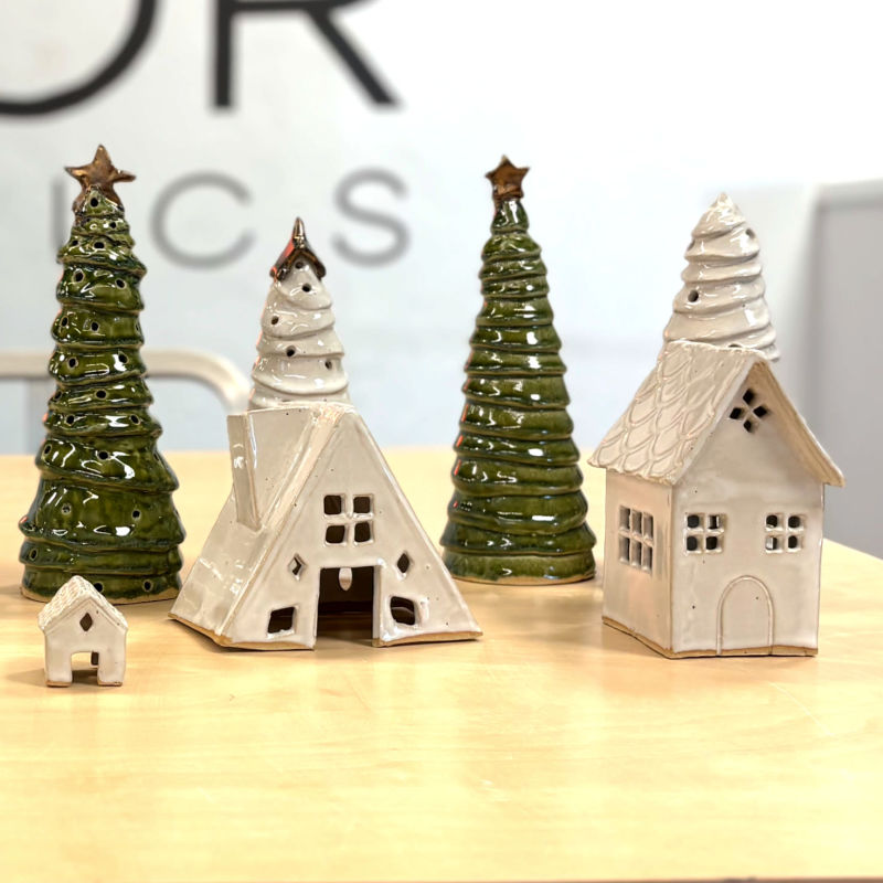 1-Night: Little Holiday Houses