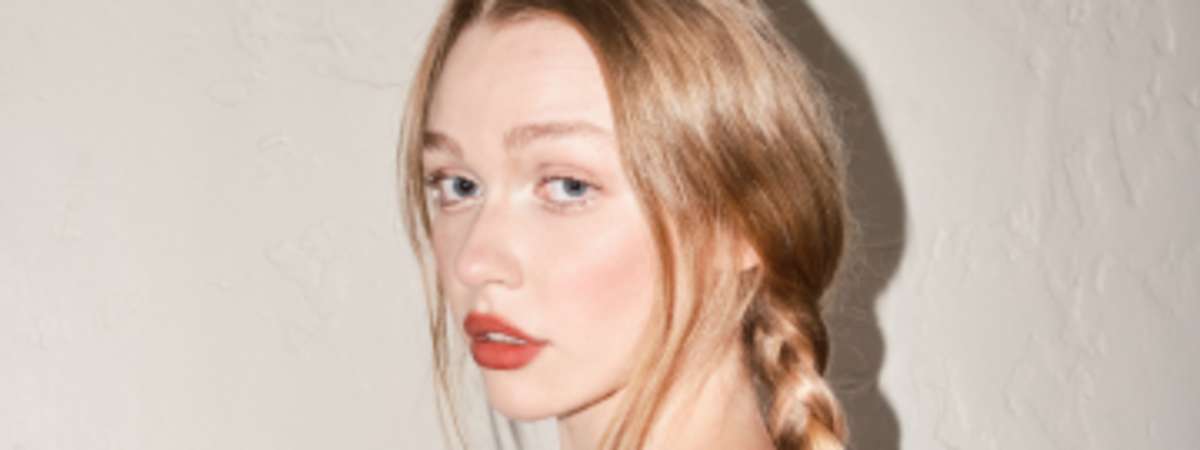 Mollie Elizabeth: People Pleaser Live