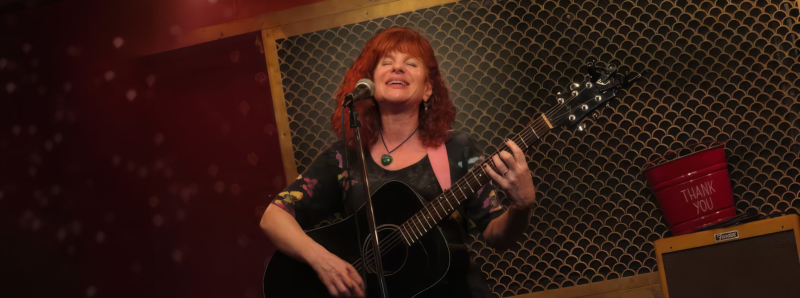 Rachel Raven Sings