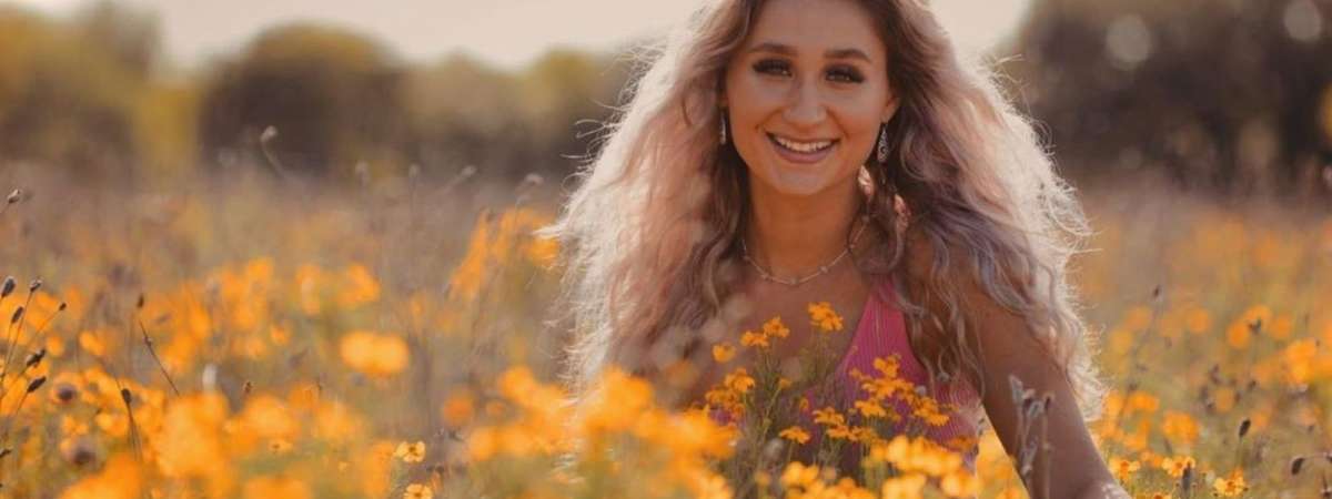 The Ruby Bar Hosts Live Music Saturday Featuring Angelyn