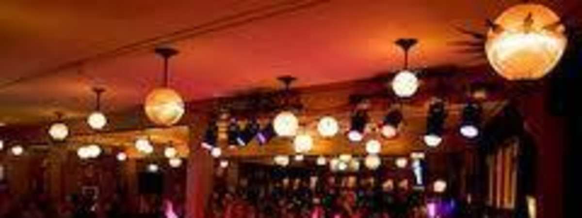 Club Curfew: The 90s – A Happy Hour Dance Party