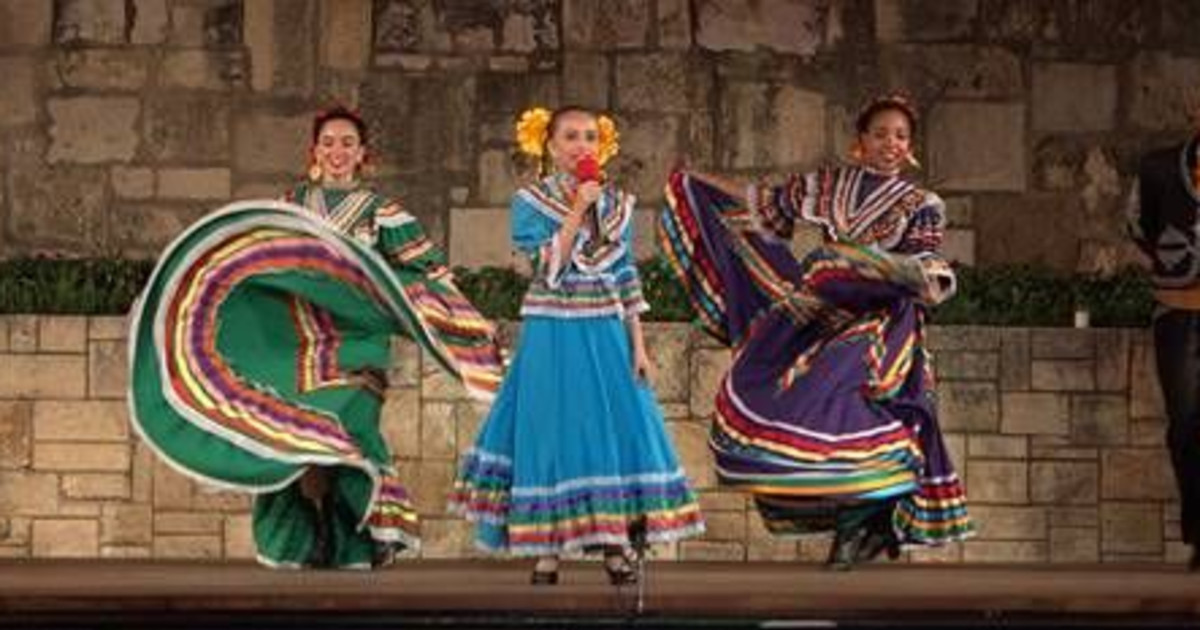 fiesta-noche-del-rio-64th-season-in-san-antonio-at-arneson-river