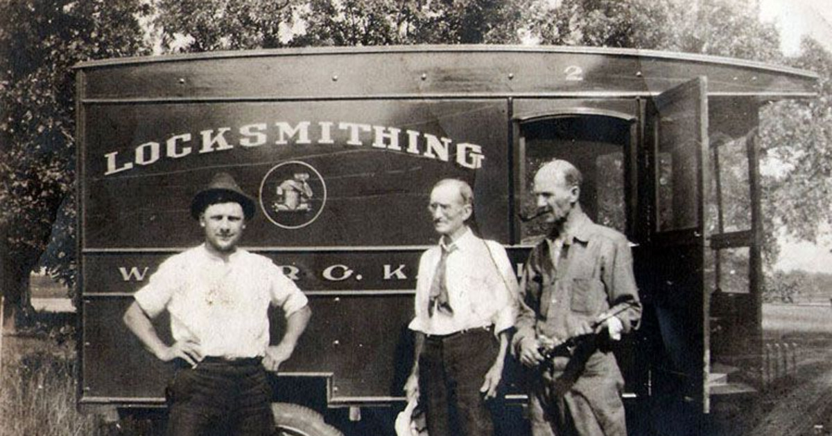 Kaehler Luggage 100th Anniversary Celebration in Chicago at 900