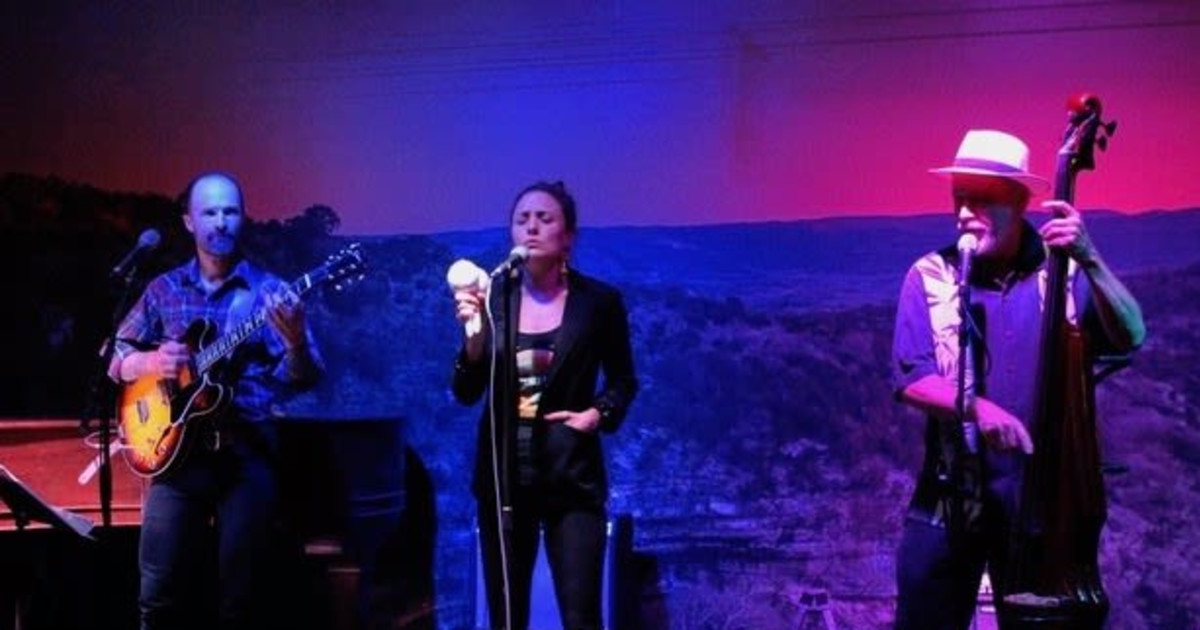 The Hot Texas Swing Band Trio in San Antonio at Jazz, TX