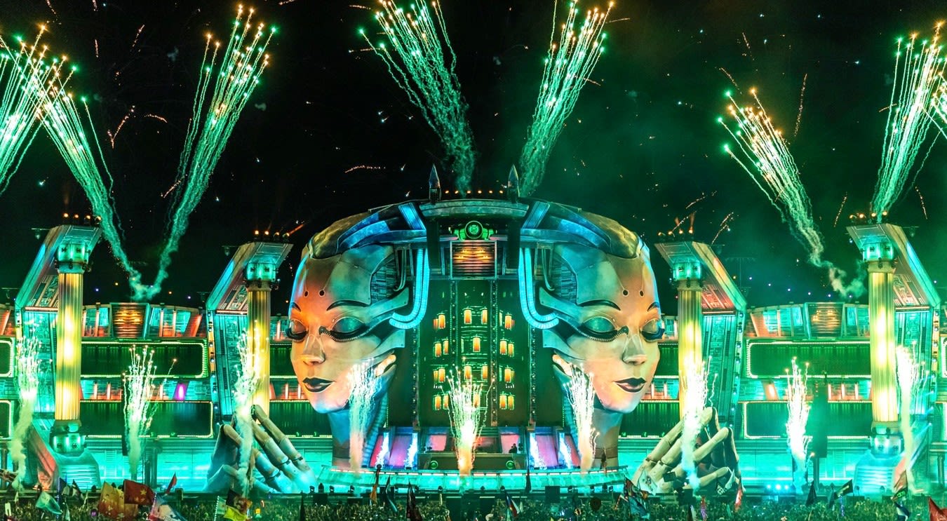 Best Backgrounds To Spice Up Your Zoom Meetings