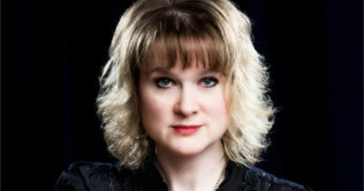 Lisa Mann in Portland at The Blue Diamond