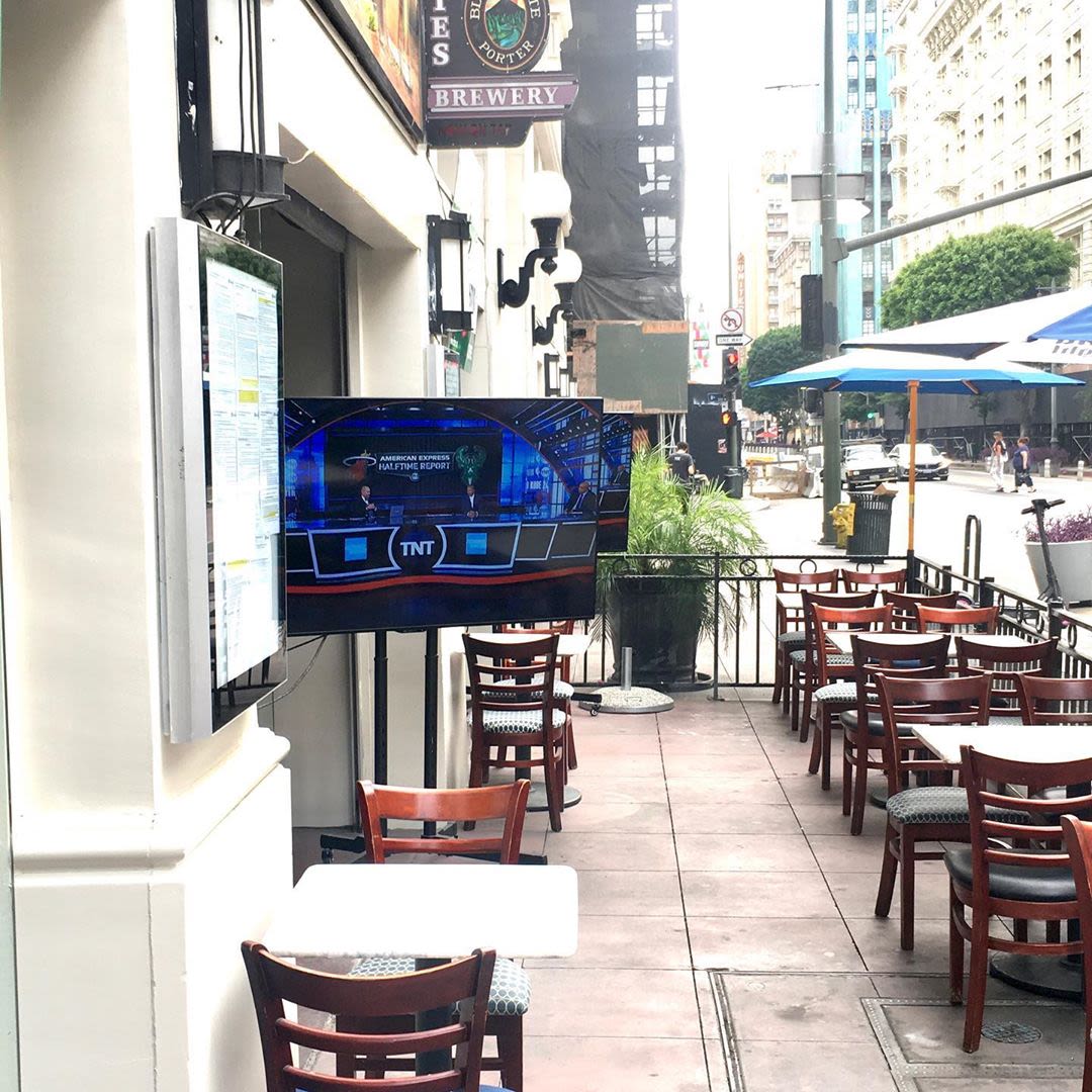 Best Outdoor Sport Bars & Restaurants in LA