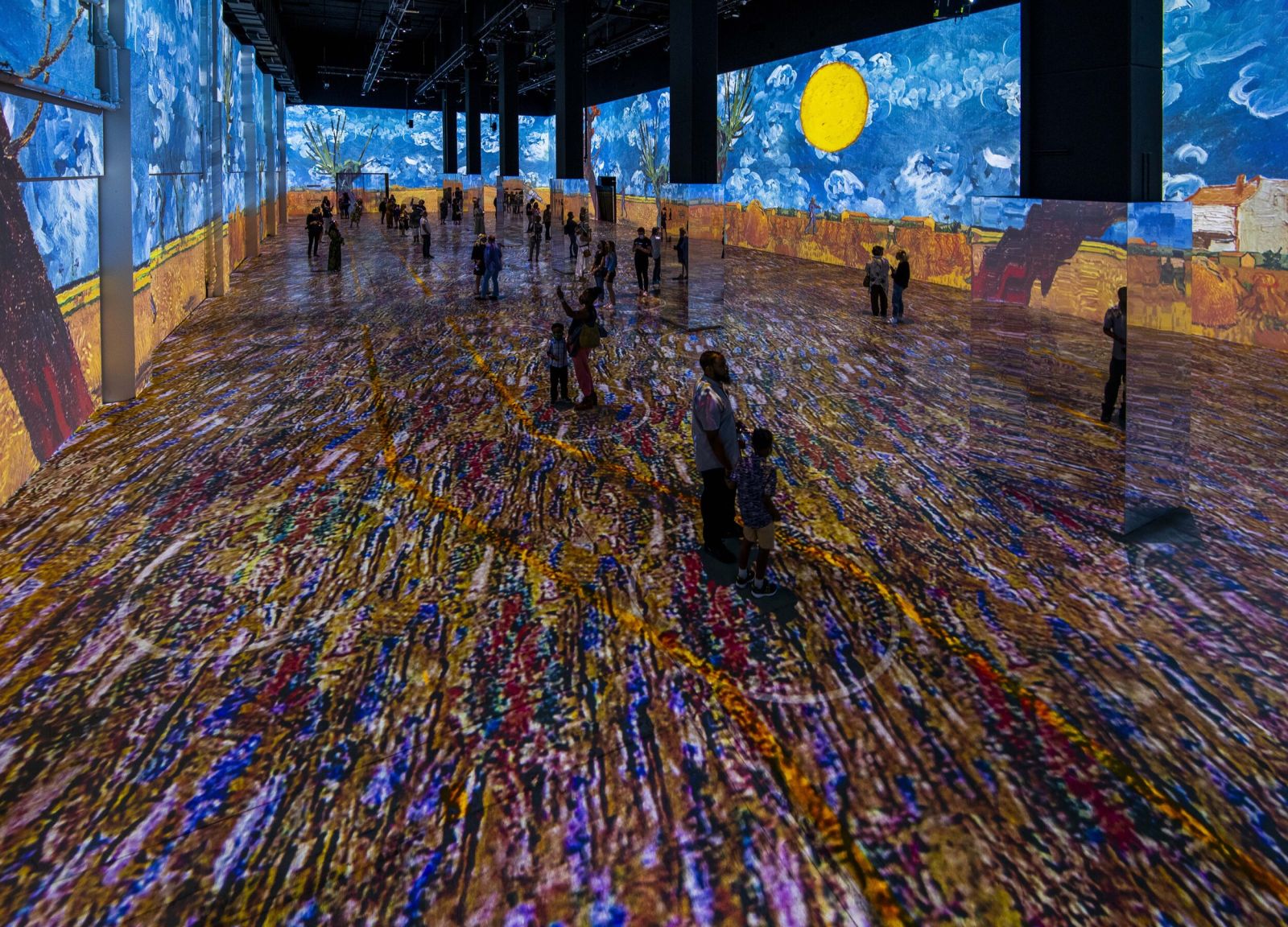 immersive-van-gogh-exhibit-in-san-francisco-at-svn-west
