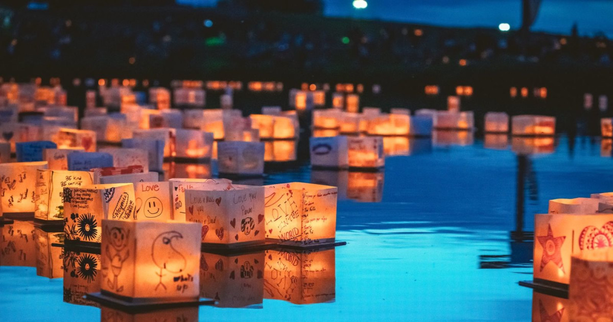 San Francisco / Bay Area Water Lantern Festival in Foster City at