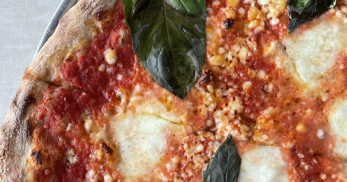 Pizza Lobo 50 Gift Card Giveaway in Chicago at DoStuffAtHome