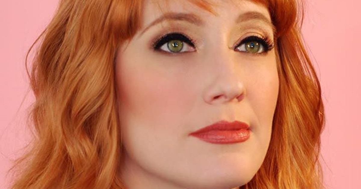 Leigh Nash in Arlington Heights at Hey Nonny