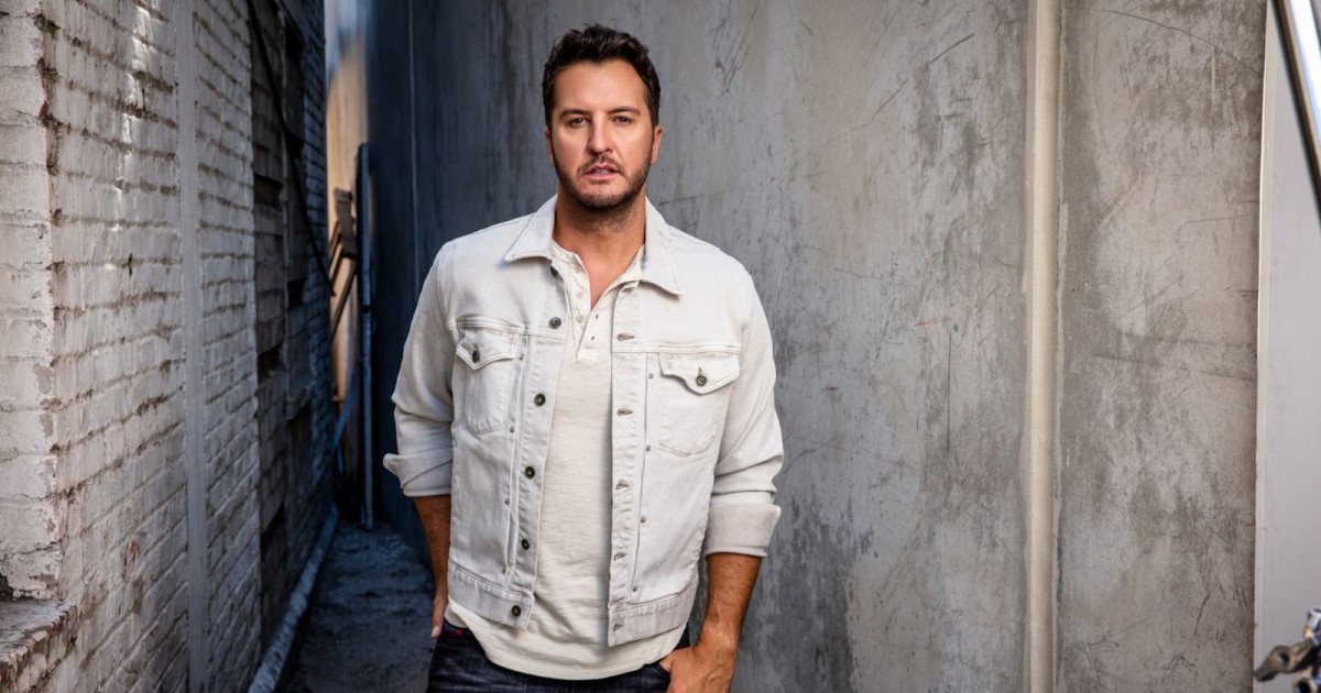 Luke Bryan Raised Up Right Tour 2022 in Noblesville at Ruoff